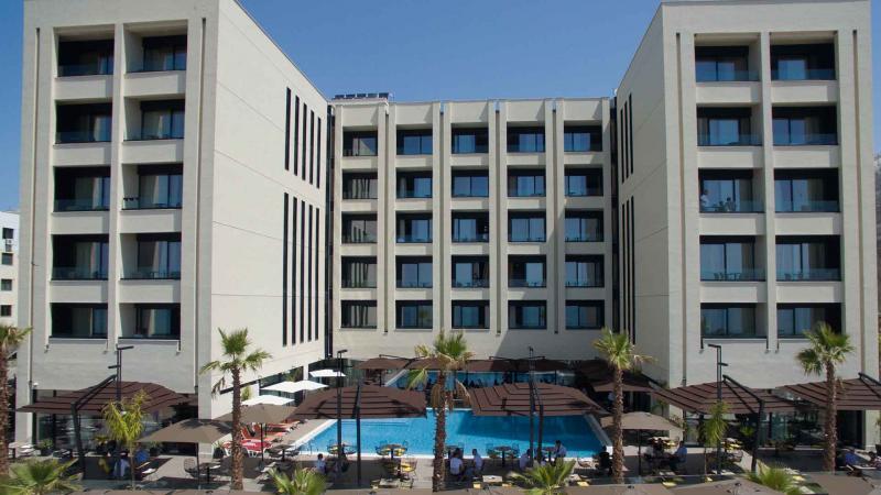 Durres utazás Royal G Hotel and SPA