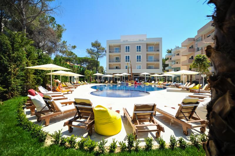 Durres utazás Sandy Beach Resort