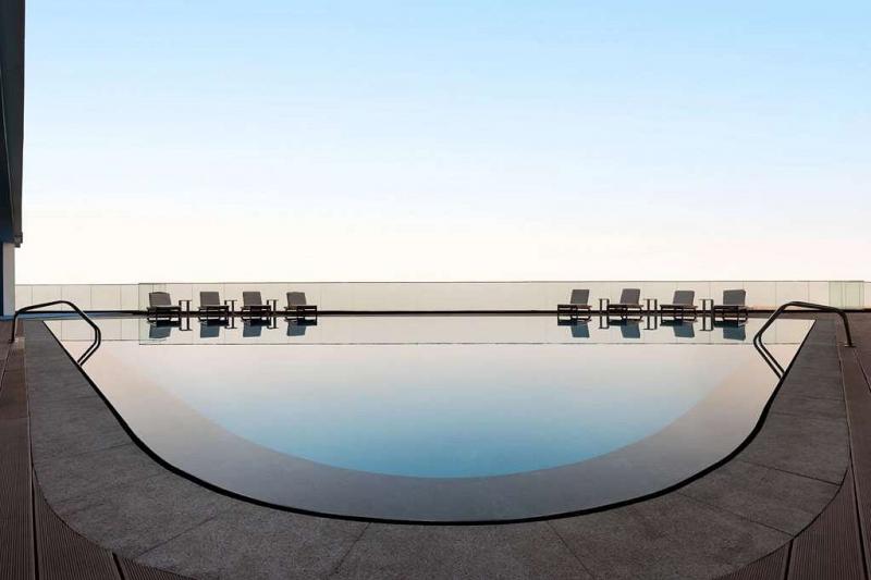 Dubai utazás Wyndham Garden Cornishe