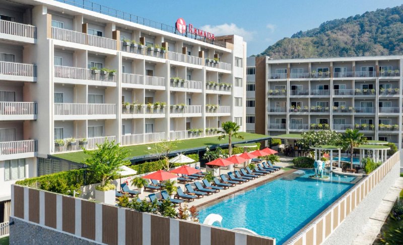 Bangkok Phuket utazás Ramada by Windham Phuket Deevana