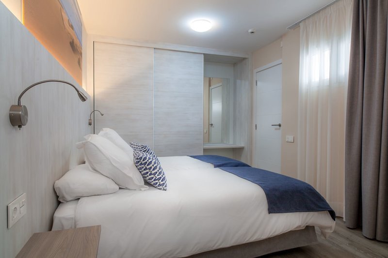 Gran Canaria Playa del Inglés utazás Corona Roja