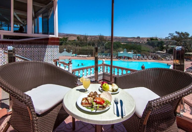 Gran Canaria Playa del Inglés utazás Corona Roja