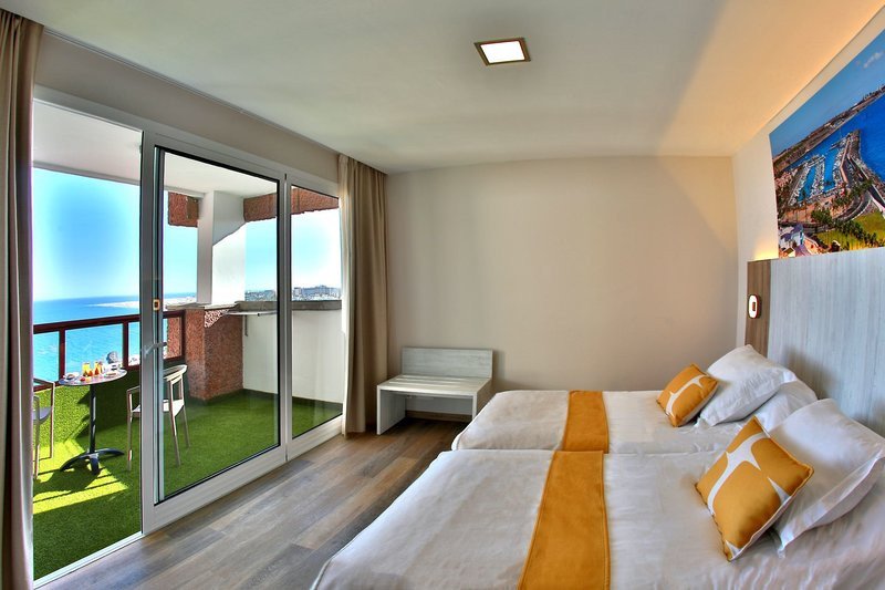 Gran Canaria Playa del Inglés utazás Corona Roja