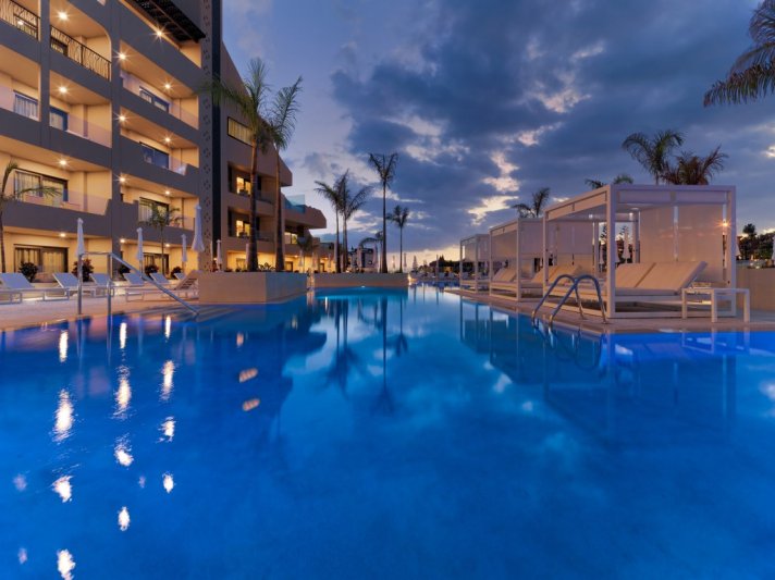 Tenerife Costa Adeje utazás GF Victoria