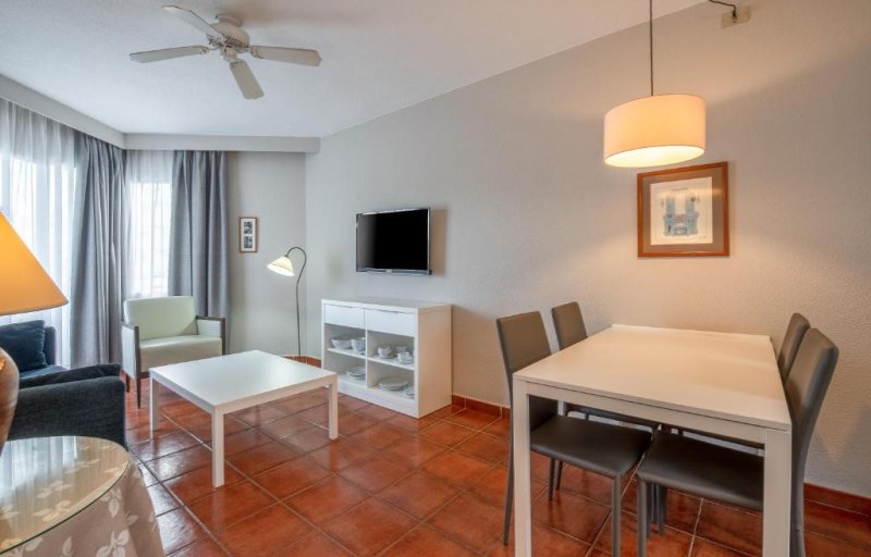 Tenerife Los Cristianos utazás HG Tenerife Sur