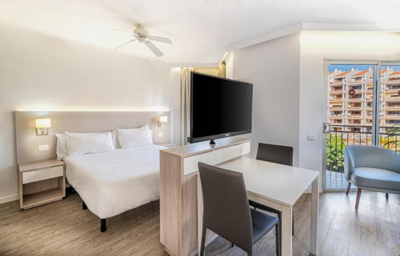 Tenerife Los Cristianos utazás HG Tenerife Sur