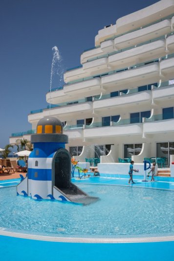 Tenerife Costa Adeje utazás Hovima La Pinta Beachfront Family Hotel