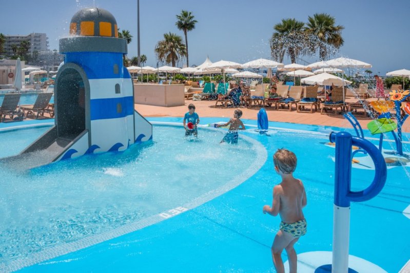 Tenerife Costa Adeje utazás Hovima La Pinta Beachfront Family Hotel