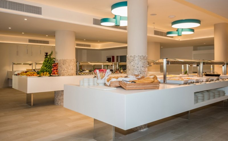 Tenerife Costa Adeje utazás Hovima La Pinta Beachfront Family Hotel