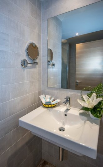 Tenerife Costa Adeje utazás Hovima La Pinta Beachfront Family Hotel