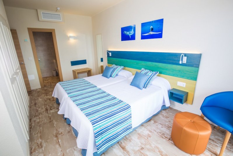 Tenerife Costa Adeje utazás Hovima La Pinta Beachfront Family Hotel