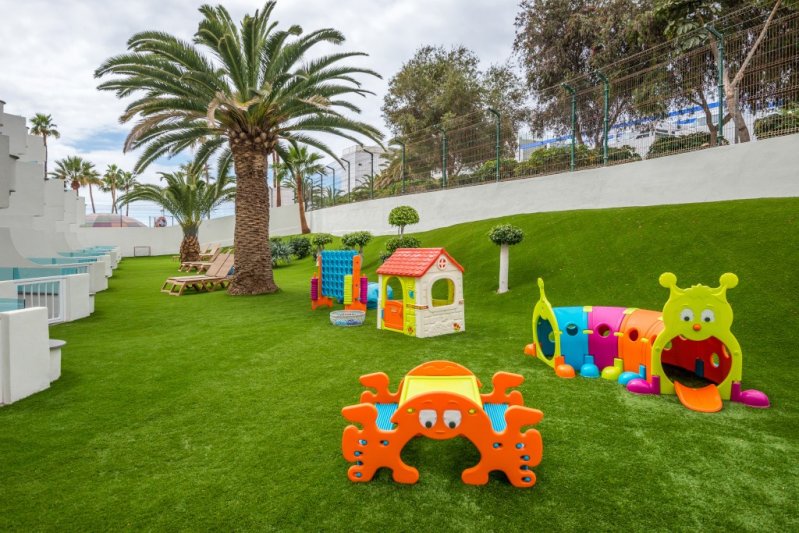 Tenerife Costa Adeje utazás Hovima La Pinta Beachfront Family Hotel