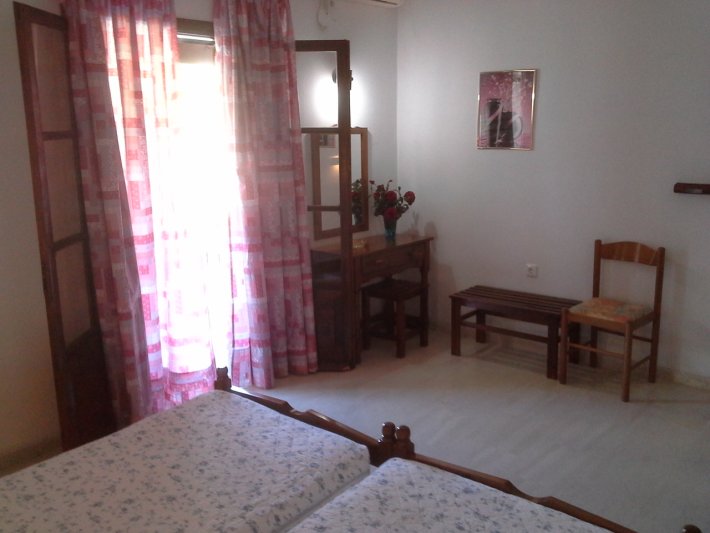 Korfu Moraitika utazás Elena Stúdiók