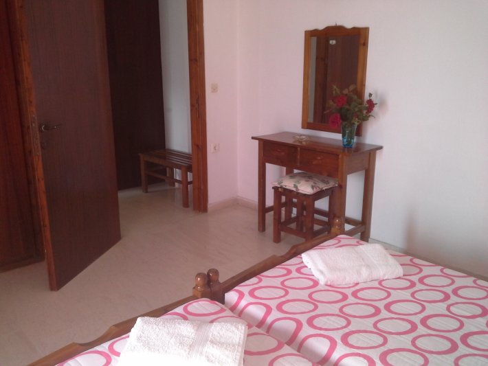 Korfu Moraitika utazás Elena Stúdiók