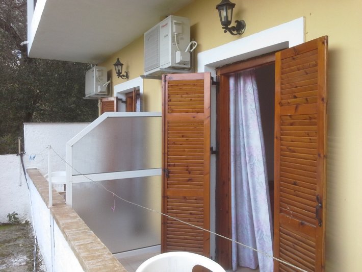 Korfu Moraitika utazás Elena Stúdiók