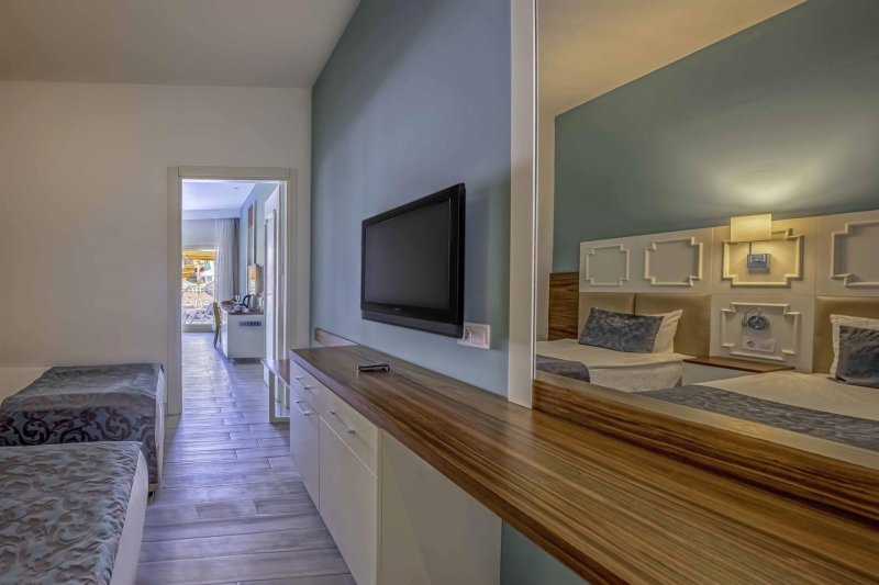 Swim Up Family Room