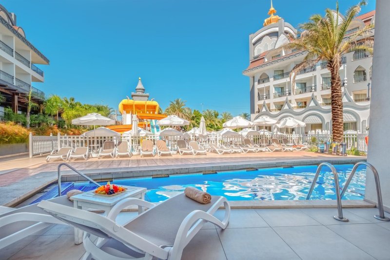 Swim Up Family Room