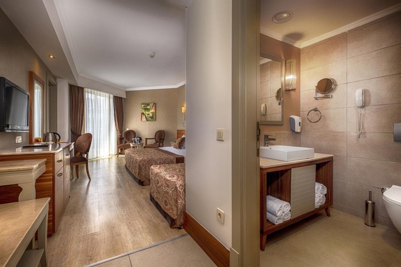 Family Room Land View