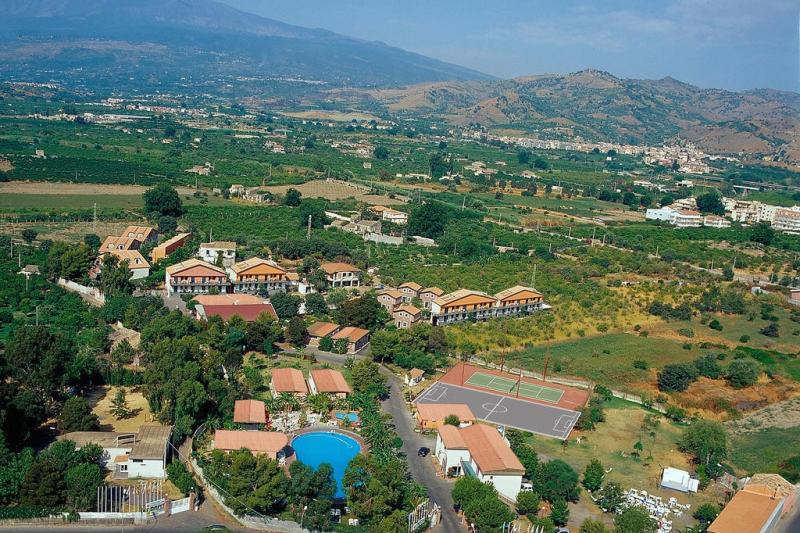 Szicília Giardini Naxos utazás Aparthotel Villaggio Alkantara