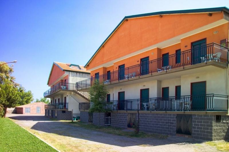 Szicília Giardini Naxos utazás Aparthotel Villaggio Alkantara