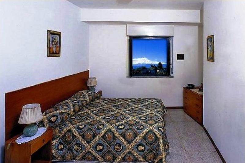 Szicília Giardini Naxos utazás Aparthotel Villaggio Alkantara