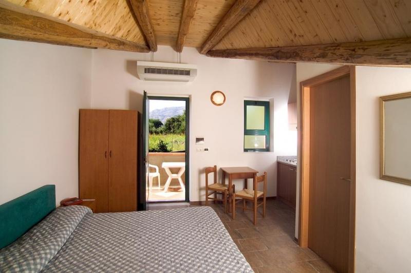 Szicília Giardini Naxos utazás Aparthotel Villaggio Alkantara