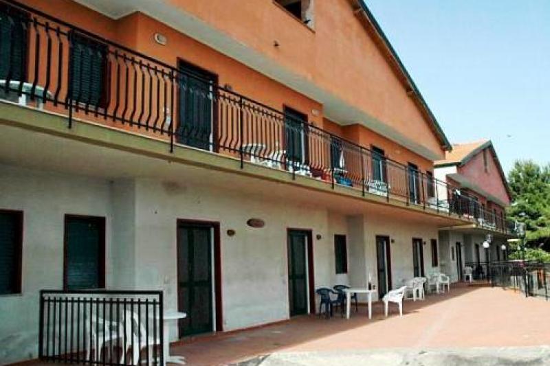 Szicília Giardini Naxos utazás Aparthotel Villaggio Alkantara