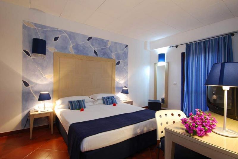Szardínia Stintino utazás Hotel Cala Rosa Club