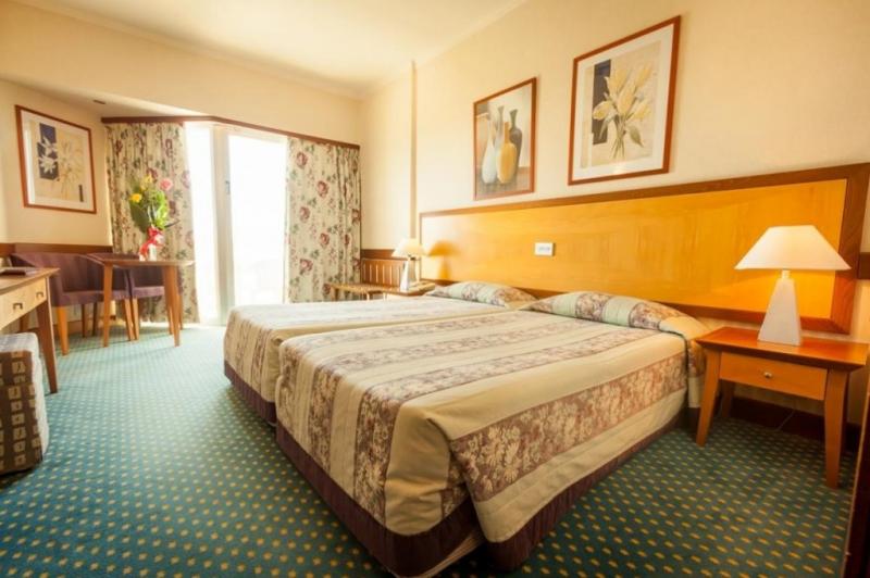 Dél-Ciprus Paphos utazás Hotel Crown Horizon Bay