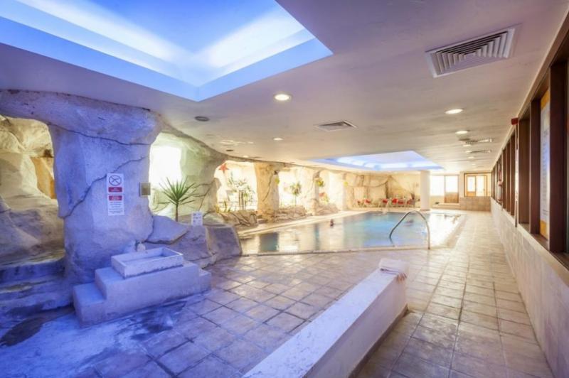 Dél-Ciprus Paphos utazás Hotel Crown Horizon Bay