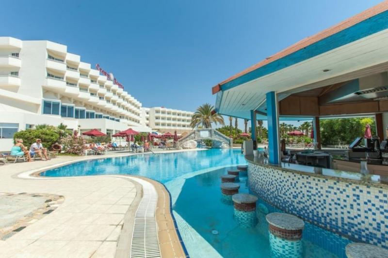 Dél-Ciprus Paphos utazás Hotel Crown Horizon Bay