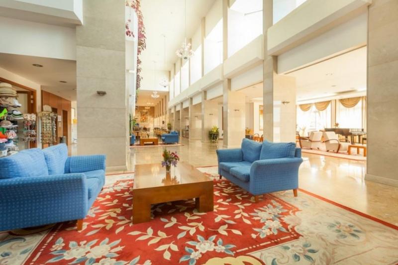 Dél-Ciprus Paphos utazás Hotel Crown Horizon Bay