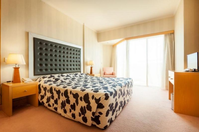 Dél-Ciprus Paphos utazás Hotel Crown Horizon Bay