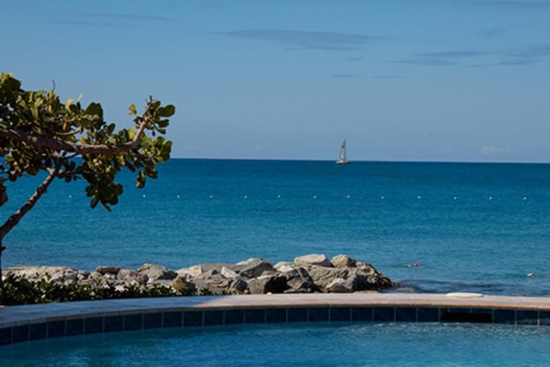 St. Maarten utazás Hotel Divi Little Bay Beach Resort