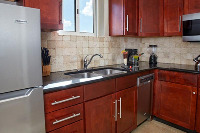 St. Maarten utazás Hotel Divi Little Bay Beach Resort