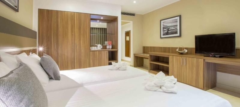 Málta Qawra utazás Hotel Dolmen Resort