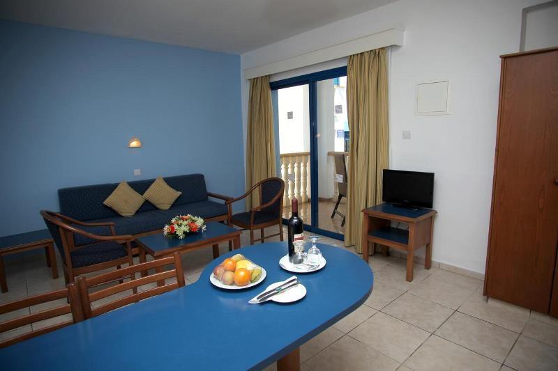 Dél-Ciprus Paphos utazás Hotel Eleni Holiday Village