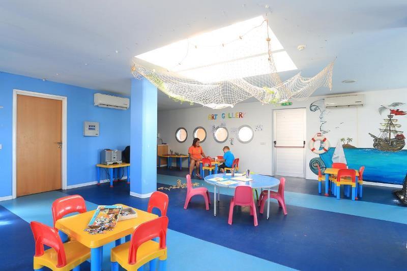 Dél-Ciprus Paphos utazás Hotel Eleni Holiday Village