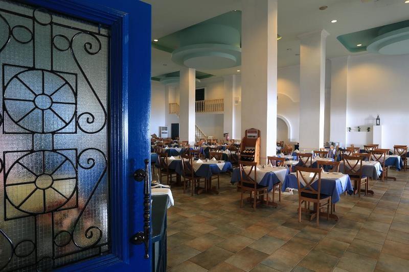 Dél-Ciprus Paphos utazás Hotel Eleni Holiday Village