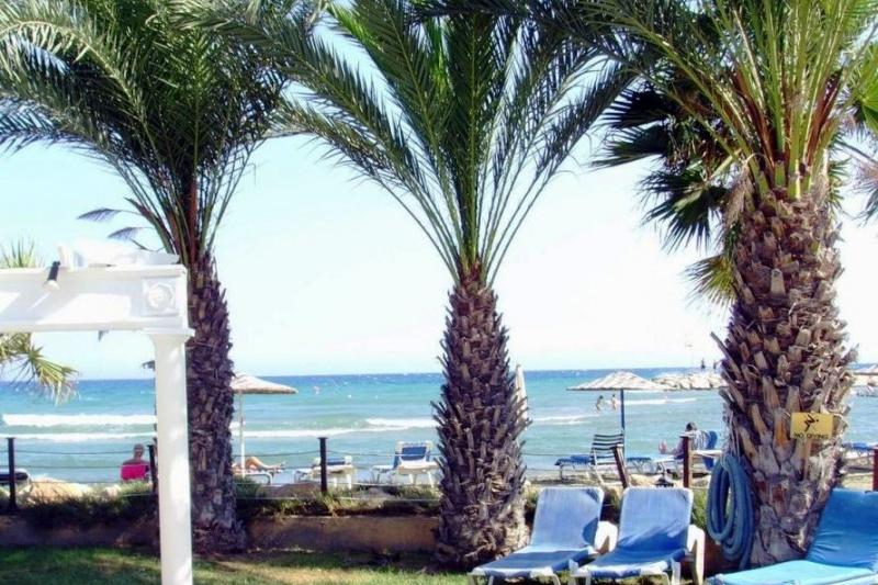 Dél-Ciprus Larnaca utazás Hotel Golden Bay