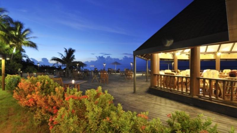 Maldív-szigetek utazás Hotel Holiday Island Resort