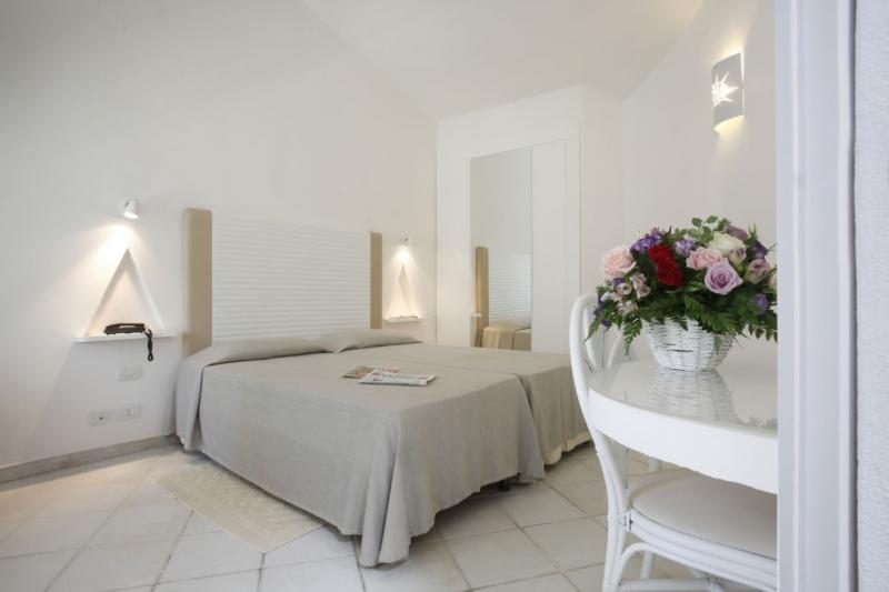 Szardínia Pula utazás Hotel Mare Pineta