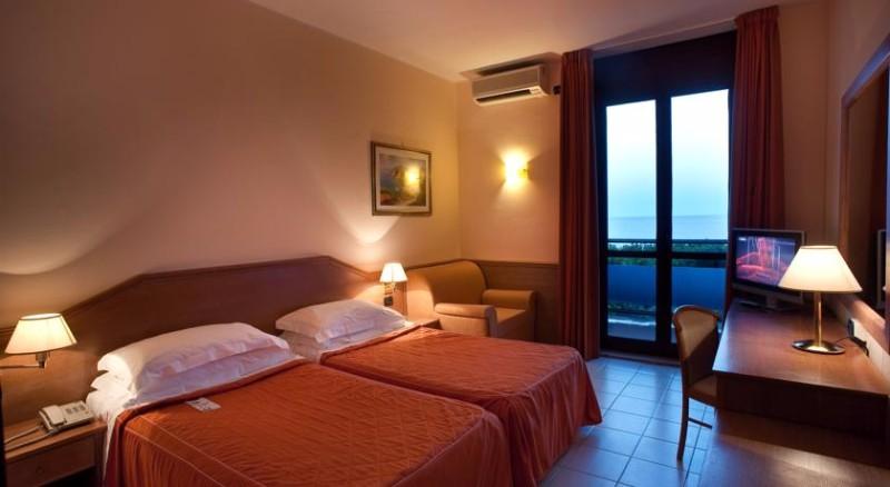 Szicília Giardini Naxos utazás Hotel Naxos Beach Resort