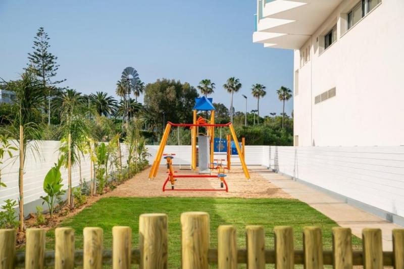 Dél-Ciprus Ayia Napa utazás Hotel Nissiblu Beach Resort