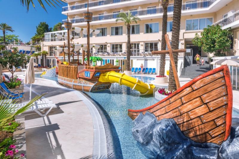 Costa Brava Calella utazás Hotel Oasis Park Splash