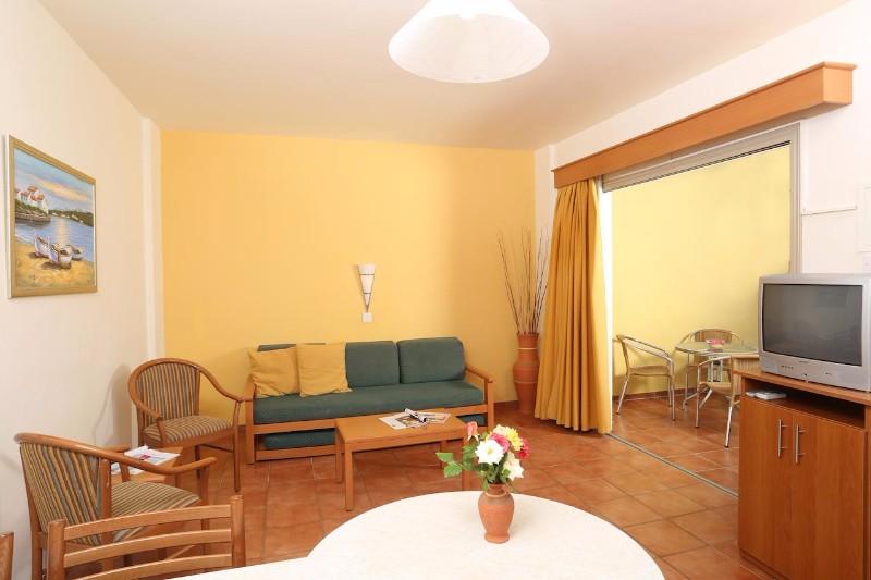 Dél-Ciprus Ayia Napa utazás Hotel Panthea Holiday Village