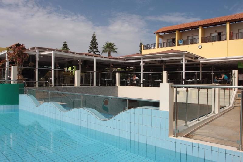 Dél-Ciprus Ayia Napa utazás Hotel Panthea Holiday Village