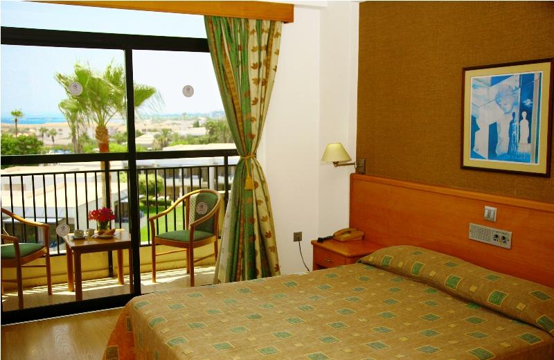 Dél-Ciprus Ayia Napa utazás Hotel Pavlonapa Beach