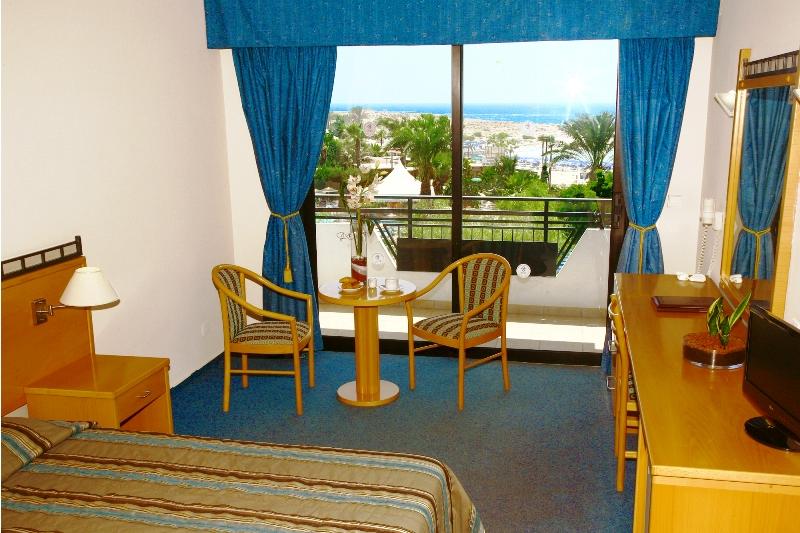 Dél-Ciprus Ayia Napa utazás Hotel Pavlonapa Beach