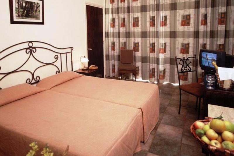 Dél-Ciprus Ayia Napa utazás Hotel Pierre Anne Beach